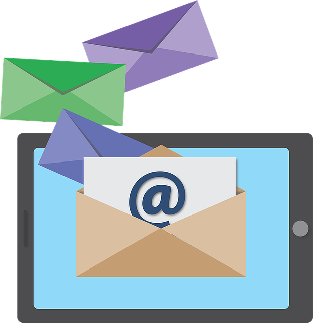 A Vector Graphic Of A Tablet With An Email Icon On - Para Que Sirve El Email (709x720)
