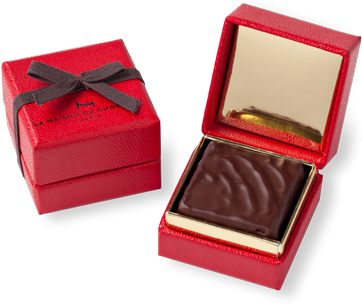 The Red Wedding Gift Box 2 Pieces - Chocolate (600x600)