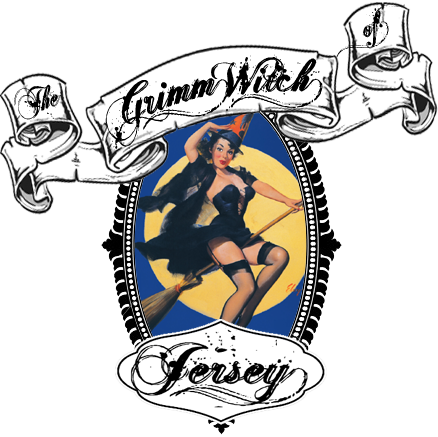 Halloween Pin Up (438x437)