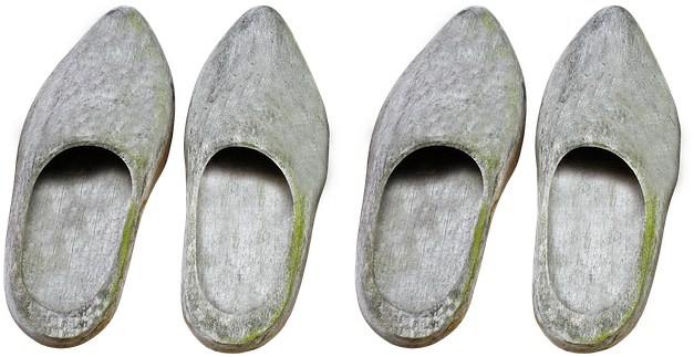 Wooden Shoes, Shoes, Garden Shoe - Shoe (635x340)