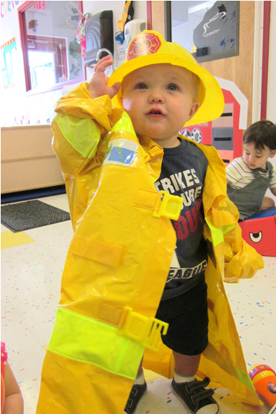 Gabe White Tried On A Firefighter Outfit - Toddler (870x580)