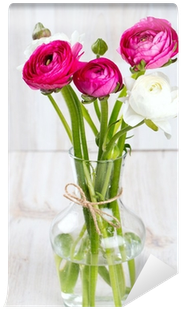 Ranunculus Flowers In A Glass Vase On Wooden Table - Vase (400x400)