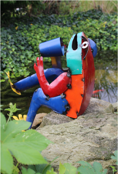 Recycled Metal 17 Frankie Frog Holding Cup Lawn Ornament - Inflatable (772x594)