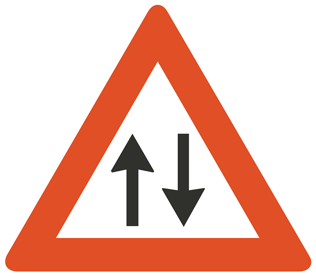 Two, Symbol, Arrow, Ahead, Traffic, Way, Road - Verkehrszeichen Flugbetrieb (640x559)