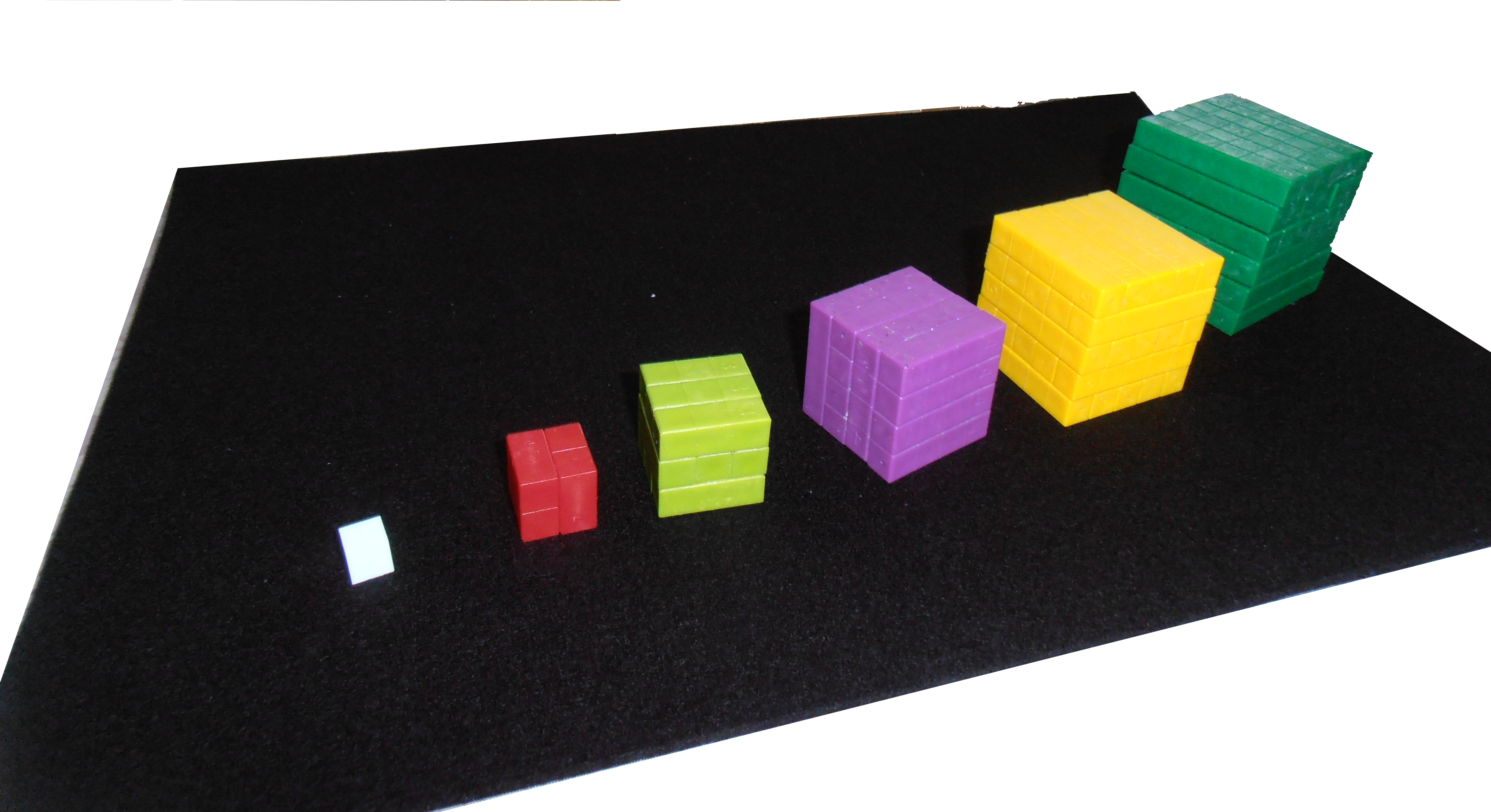 Les Cubes Avec Les Bûchettes Cuisenaire - Toy Block (4284x2334)