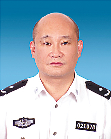 拟提拔任用市管领导干部公示名单 - Military Officer (720x480)
