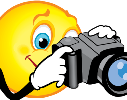 Picture Day For Frogs & Tth Monkeys/bears - Smiley Face With Camera (420x330)