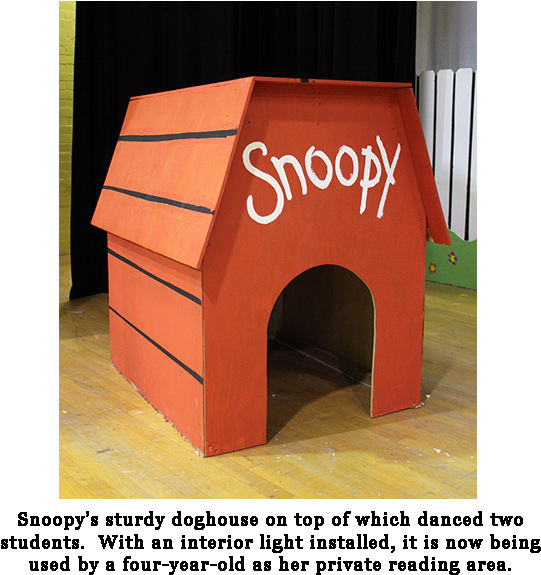Snoopy'sdoghouse - Snoopy Dog House Prop (600x600)