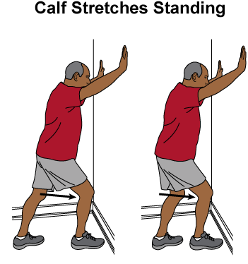 These Are 2 Images Of A Man Stretching His Calf While - Clavos (370x391)