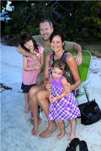 Brian And Stacy Fender With Their Daughters Olivia, - Fun (870x580)