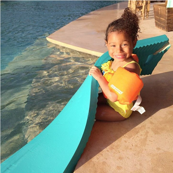 Katherine Heigl Fête L'anniversaire De Son Adorable - Sea Kayak (1200x630)