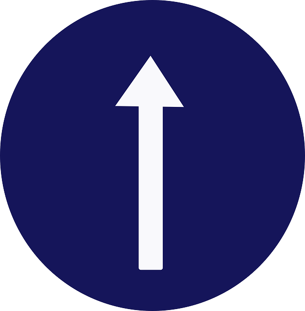Street Clipart Straight Path - Compulsory Ahead Or Turn Left (628x640)