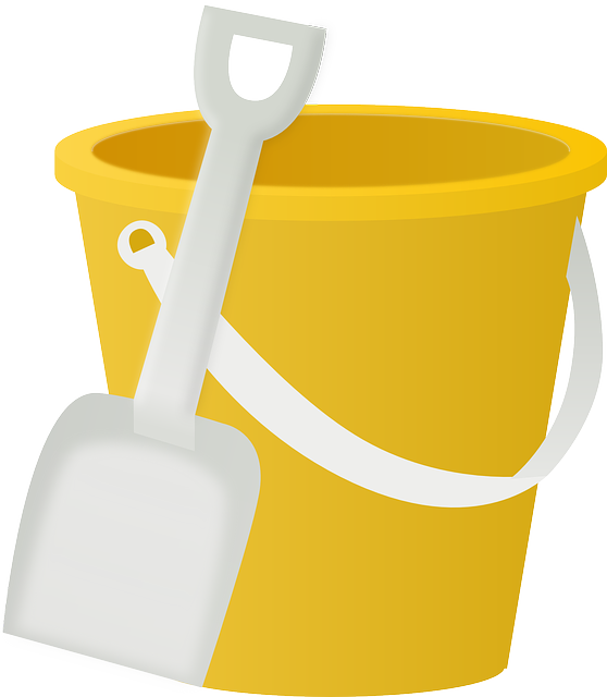 Bucket And Shovel Clipart (558x640)