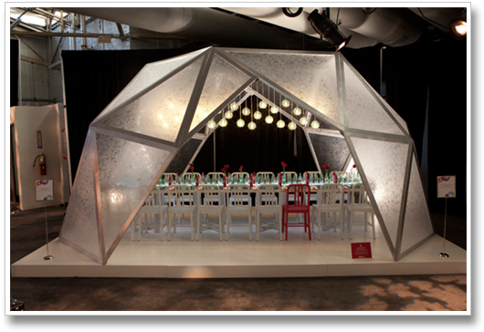 And White Colors And Hand-blown Lighting Fixtures Also - Tent (550x383)