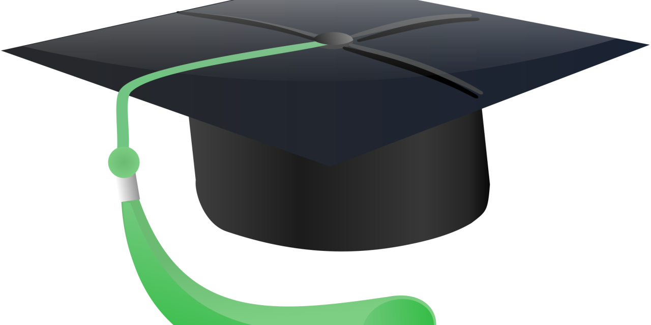 Scholarships Available For College, Grad School Students - Imagenes De Birretes De Graduacion (1280x640)