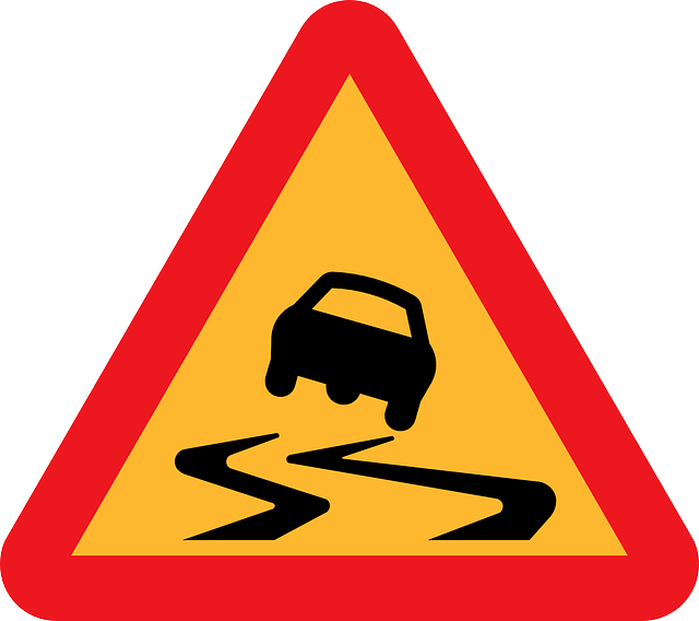 Tunnel Clip Art Car Clipart Free Download - Road Slippery When Wet Sign (640x568)