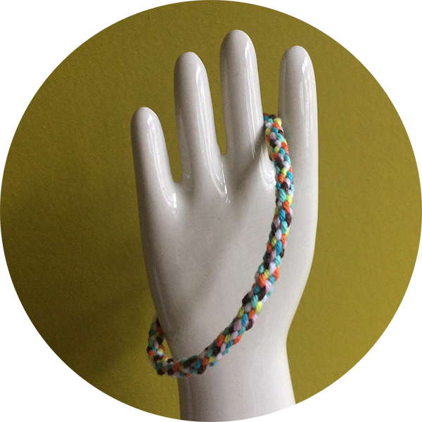 Bracelet Kumihimo - Portrait Of A Man (600x600)