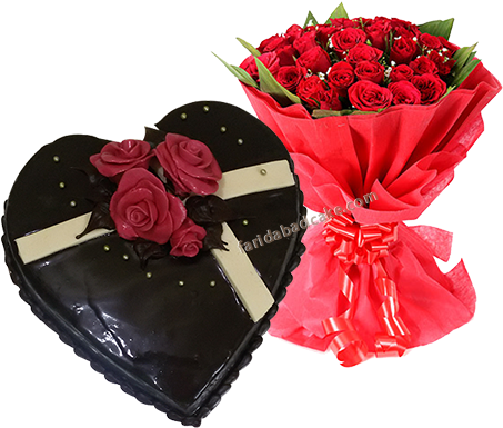 Heart Shape Chocolate Cake With Roses - Heart Shape Chocolate Cake (500x500)