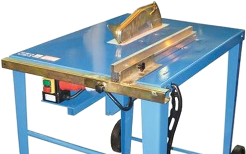 Latronzadora Alba Tle 4 Con Disco Esta Equipada Con - Mesa De Corte De Madera (537x314)