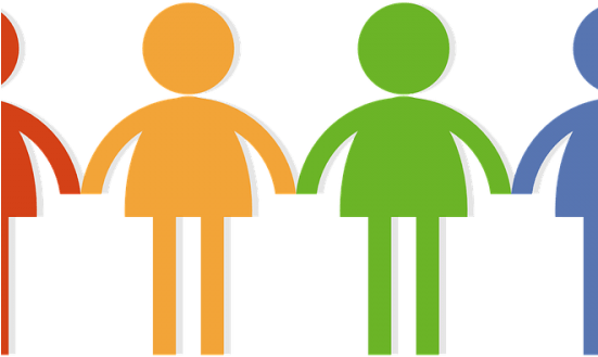 Community Of Practice - Hand In Hand Gegen Hass Und Furcht Rundes Silberfarbenes (550x400)