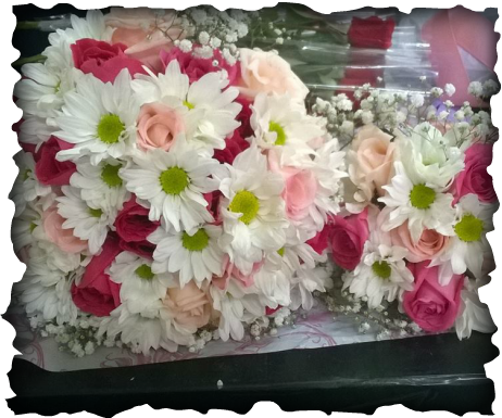 Buquê Para Noiva Com Margaridas Do Campo Branca E Rosas - Garden Roses (462x385)