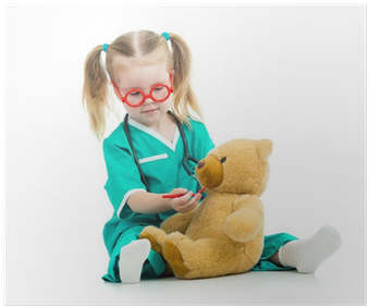 Child Girl Dressed As Doctor Playing With Toy Poster - Niño Vestido De Doctor (400x400)