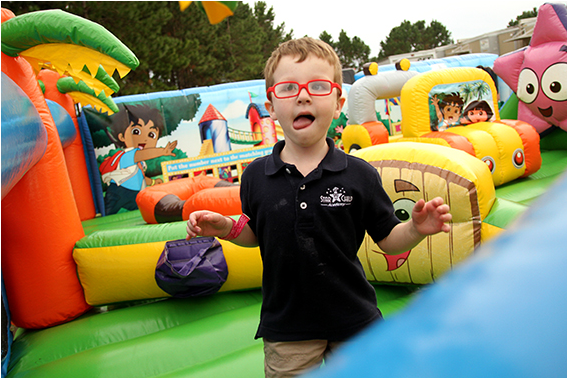 Sunset Park Elementary Fall Festival - Inflatable (870x580)