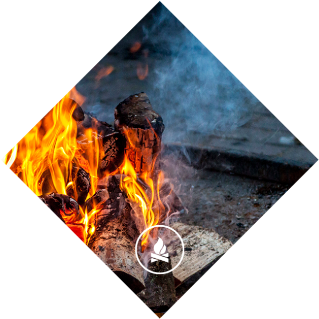 Prepping The Pit - Campfires In The Bush (640x640)