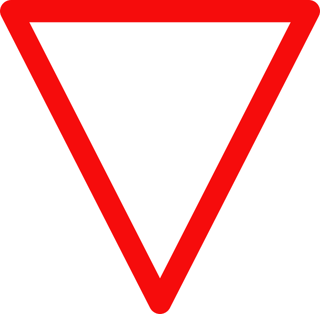 Give Way Sign, Yield Sign, Road Sign, Street Sign - Yield Or Give Way Sign (640x629)