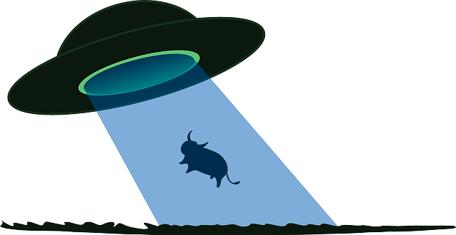 Phanom Clipart Paranormal - Cartoon Ufo With Beam (640x330)