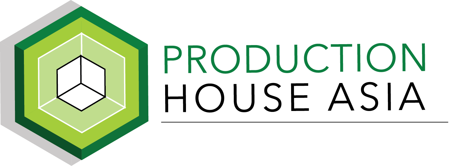 Production-house - Asia - Przejazd Kolejowy Bez Zapór (1447x534)