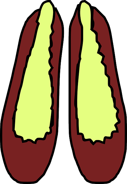 Clothes And Shoes Clipart - Cartoon Clothes And Shoes (500x721)