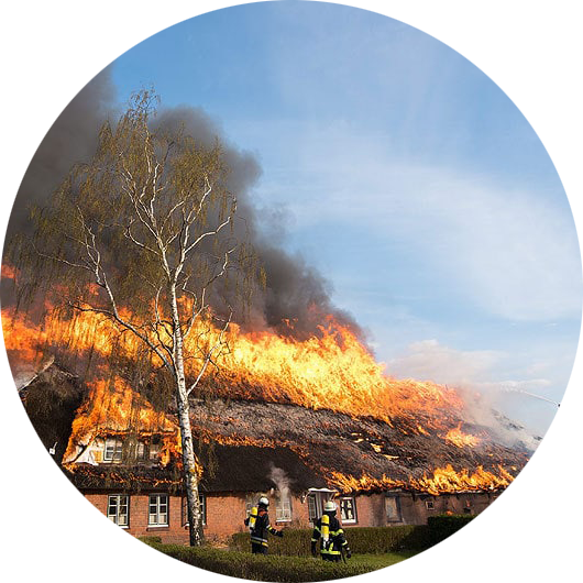 Thatch Roof Fire - Thatched Roof On Fire (530x530)