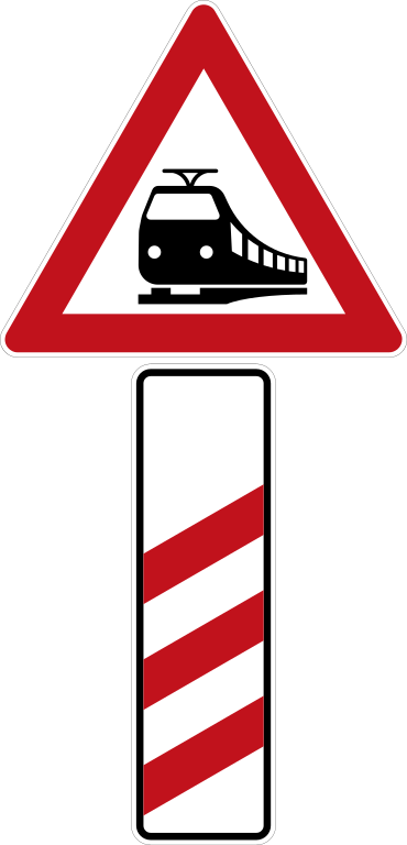 Dreistreifige Bake Vor Unbeschranktem Bahnübergang, - Unguarded Railway Crossing 200 M (370x768)