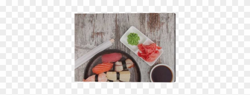 Quadro Em Tela Sushi Em Uma Placa Redonda Sobre O Fundo - California Roll #1036973