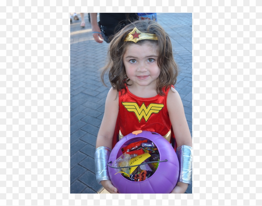 Safe Treats On Siesta - Wonder Woman #1280510